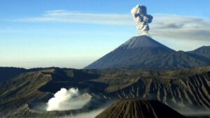 Paralayang Ilegal Gegerkan Bromo, TNBTS Bertindak!