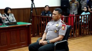 Kompol Cosmas Dipecat! Lalai Saat Amankan Demo?