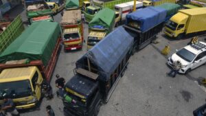 Razia Truk Plat Luar, Upaya Daerah Dongkrak PAD?