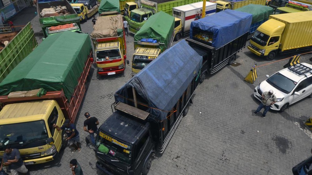 Razia Truk Plat Luar, Upaya Daerah Dongkrak PAD?
