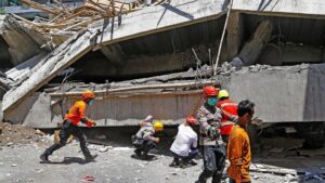 Ponpes Sidoarjo: Evakuasi Lanjut dengan Alat Berat